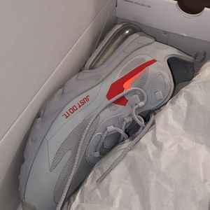 Nike Air Max 270 React